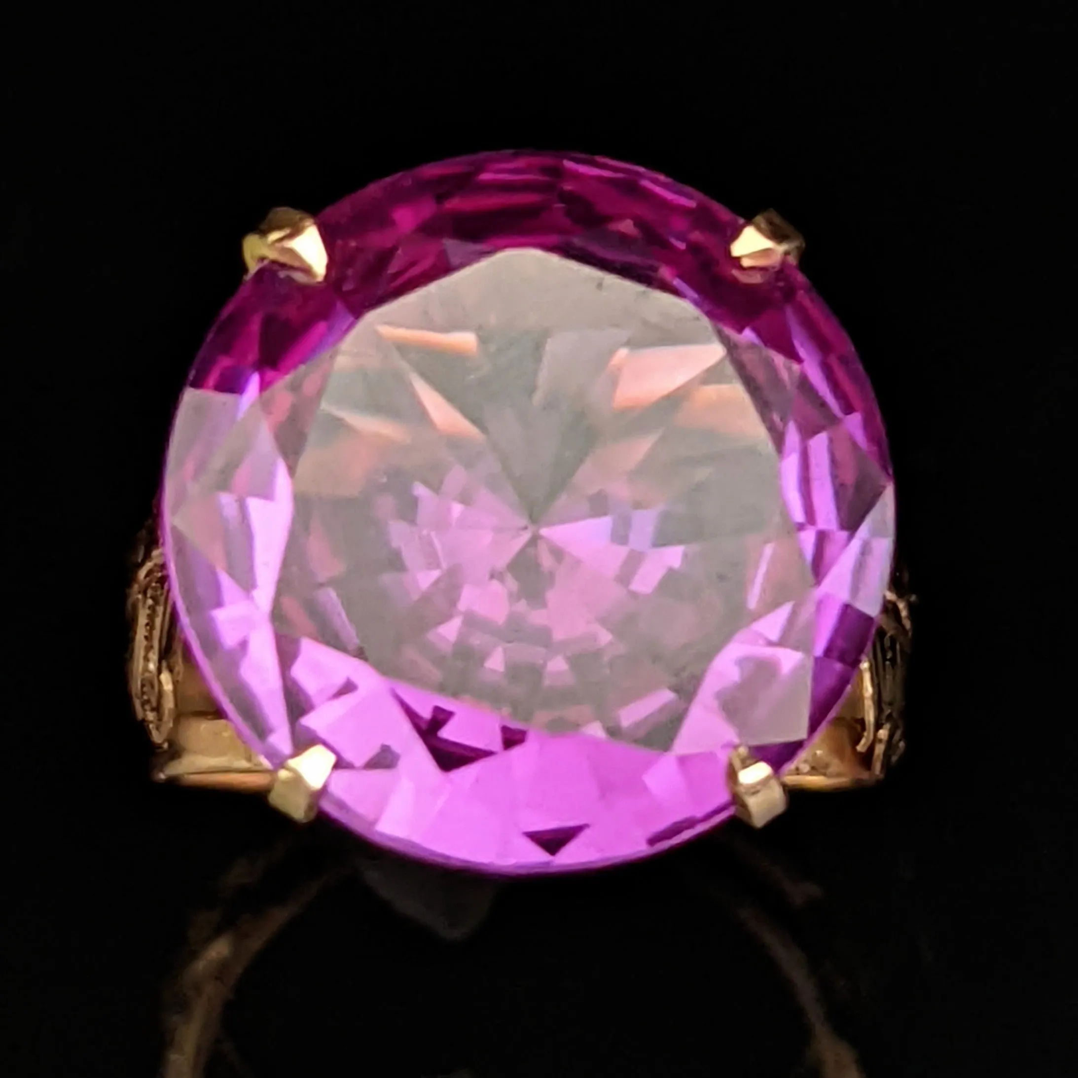 The Helena - Egyptian Lab Created Color Change Alexandrite 14k Gold Cocktail Ring 1976